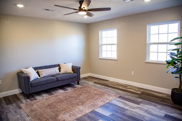 000 Kenny Street, Ava, MO 65608