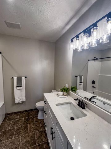 000 Kenny Street, Ava, MO 65608