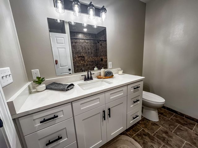 000 Kenny Street, Ava, MO 65608