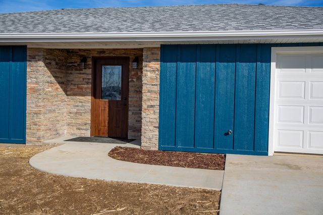 000 Kenny Street, Ava, MO 65608