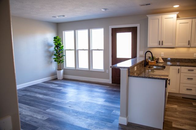 000 Kenny Street, Ava, MO 65608