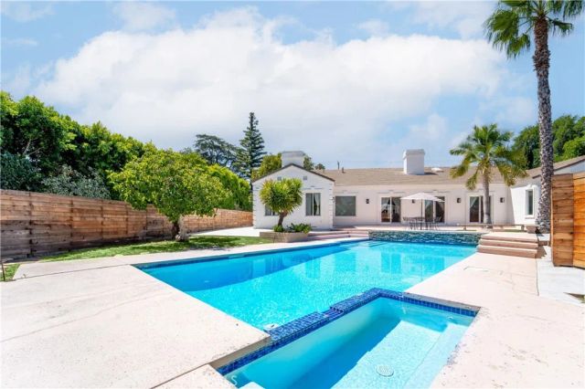 5206 Topeka Drive, Tarzana, CA 91356