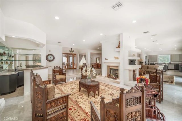 5206 Topeka Drive, Tarzana, CA 91356