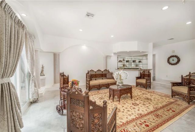 5206 Topeka Drive, Tarzana, CA 91356