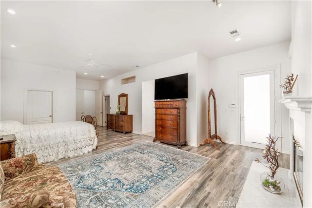 5206 Topeka Drive, Tarzana, CA 91356
