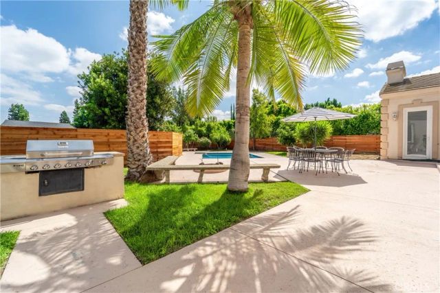 5206 Topeka Drive, Tarzana, CA 91356