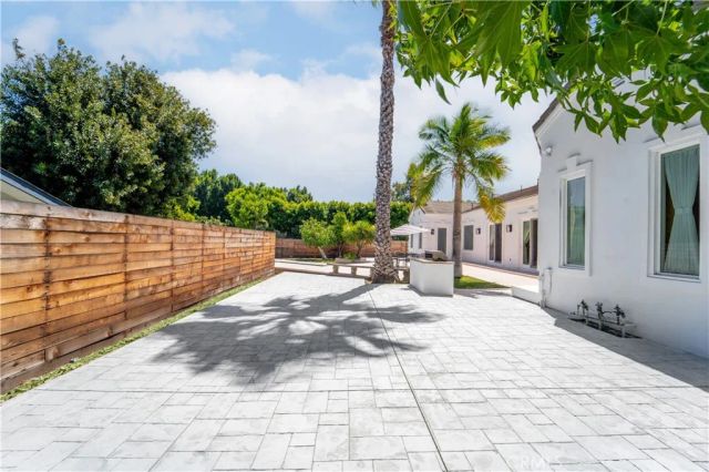 5206 Topeka Drive, Tarzana, CA 91356
