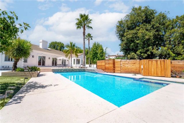 5206 Topeka Drive, Tarzana, CA 91356