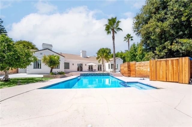 5206 Topeka Drive, Tarzana, CA 91356