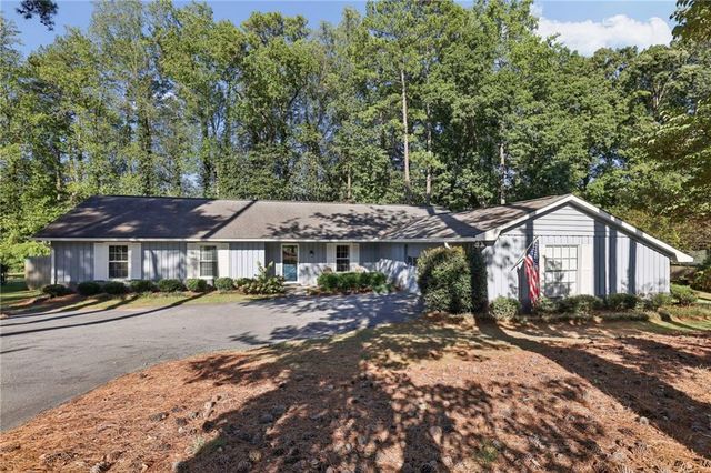 2862 Dunnington Circle, Atlanta, GA 30341