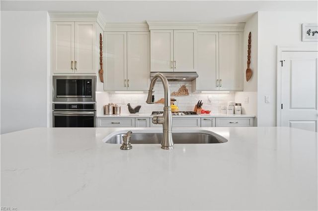 113 Stoneridge CT, Carrollton, VA 23314