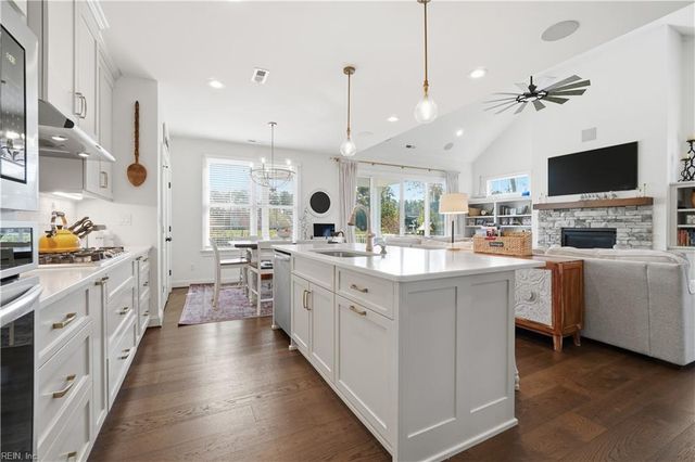 113 Stoneridge CT, Carrollton, VA 23314