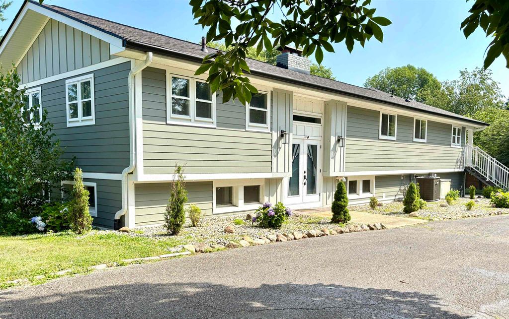 12 Venetian Village Road, Culver, IN 46511