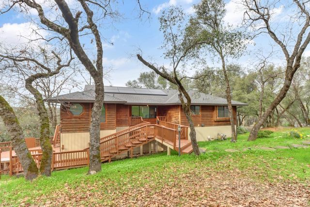 2066 Bogus Point Ct, Cool, CA 95614