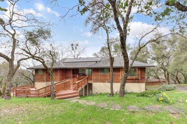 2066 Bogus Point Ct, Cool, CA 95614