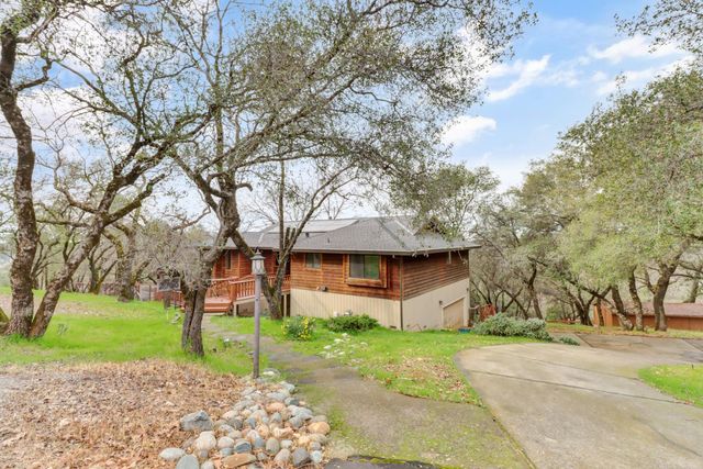 2066 Bogus Point Ct, Cool, CA 95614