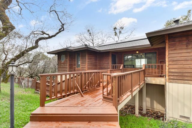 2066 Bogus Point Ct, Cool, CA 95614