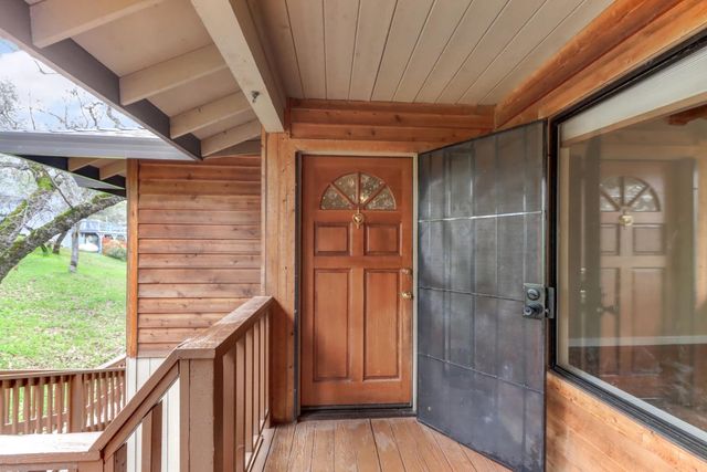 2066 Bogus Point Ct, Cool, CA 95614