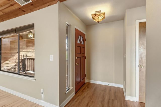 2066 Bogus Point Ct, Cool, CA 95614