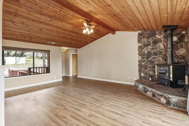 2066 Bogus Point Ct, Cool, CA 95614