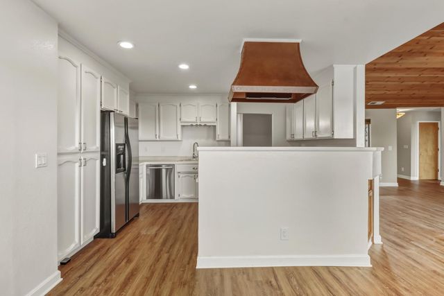 2066 Bogus Point Ct, Cool, CA 95614