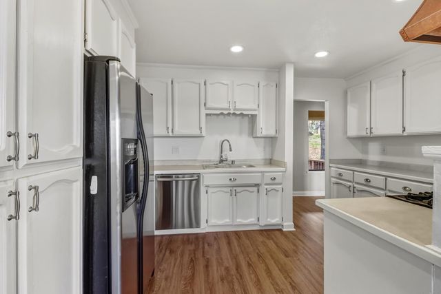 2066 Bogus Point Ct, Cool, CA 95614