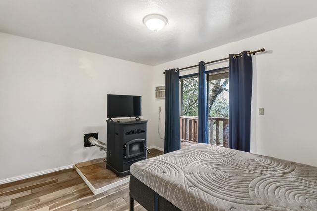 2066 Bogus Point Ct, Cool, CA 95614