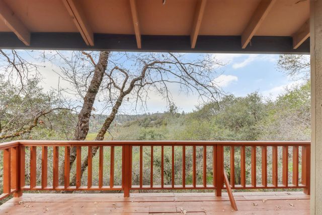 2066 Bogus Point Ct, Cool, CA 95614