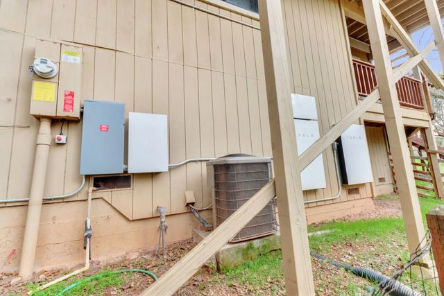 2066 Bogus Point Ct, Cool, CA 95614