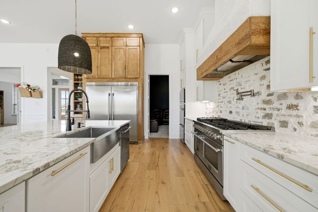 332 Ledstone Court, Rockwall, TX 75032