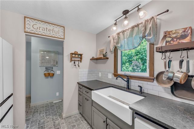 6827 Wooster Pike, Medina, OH 44256