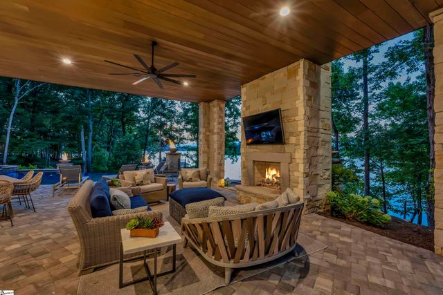 110 Waterfern Court, Six Mile, SC 29682