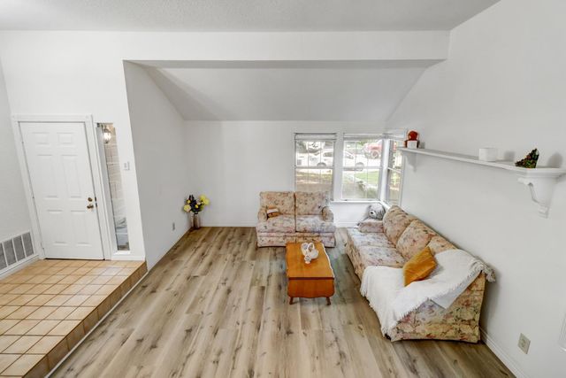 8536 Cord Way, Sacramento, CA 95828