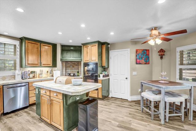 882 Alpine Heights Rd, Alpine, CA 91901