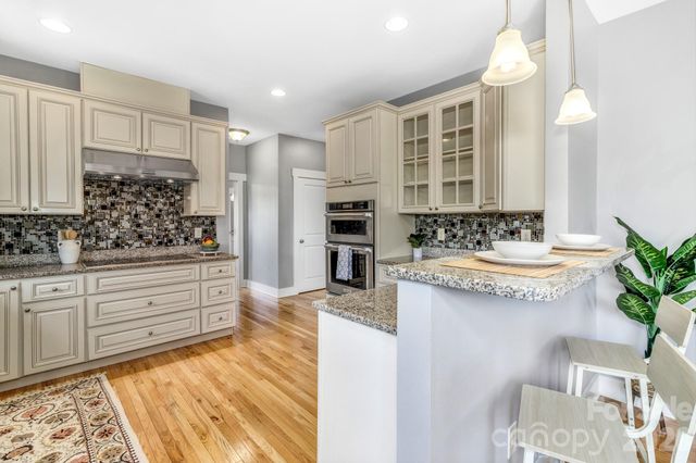 18 Byrdcliffe Lane, Asheville, NC 28805
