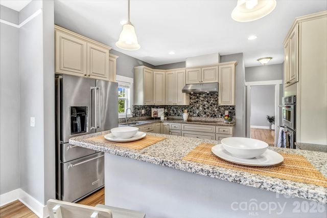 18 Byrdcliffe Lane, Asheville, NC 28805