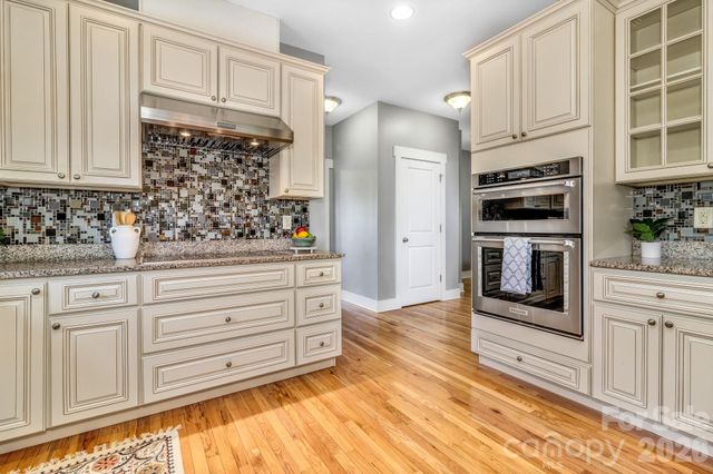 18 Byrdcliffe Lane, Asheville, NC 28805