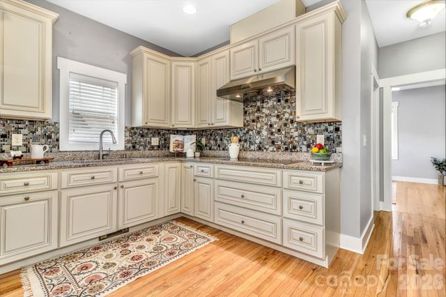 18 Byrdcliffe Lane, Asheville, NC 28805