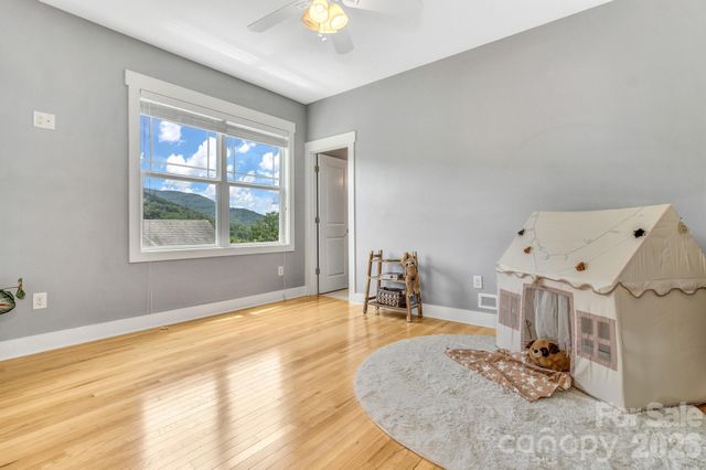 18 Byrdcliffe Lane, Asheville, NC 28805