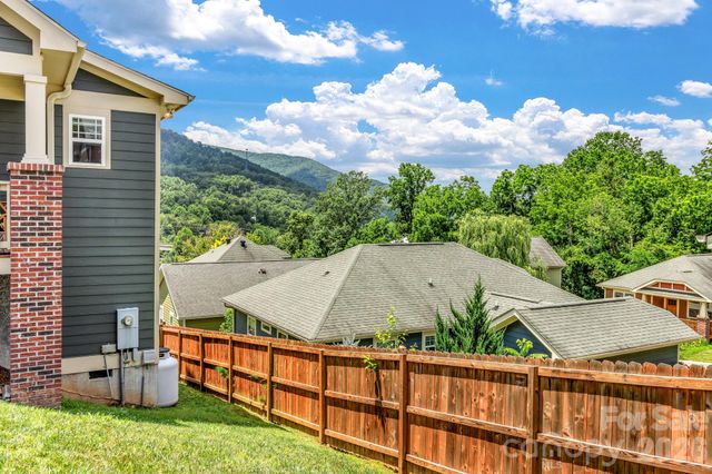 18 Byrdcliffe Lane, Asheville, NC 28805
