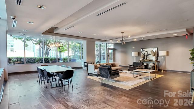 210 N Church Street 2813, Charlotte, NC 28202