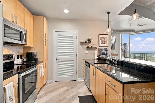210 N Church Street 2813, Charlotte, NC 28202
