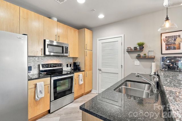 210 N Church Street 2813, Charlotte, NC 28202