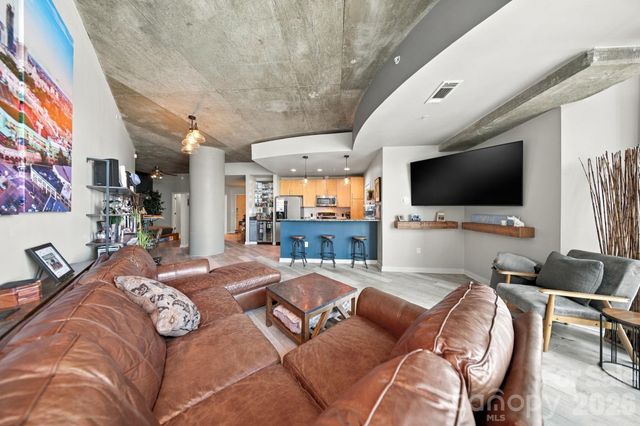 210 N Church Street 2813, Charlotte, NC 28202