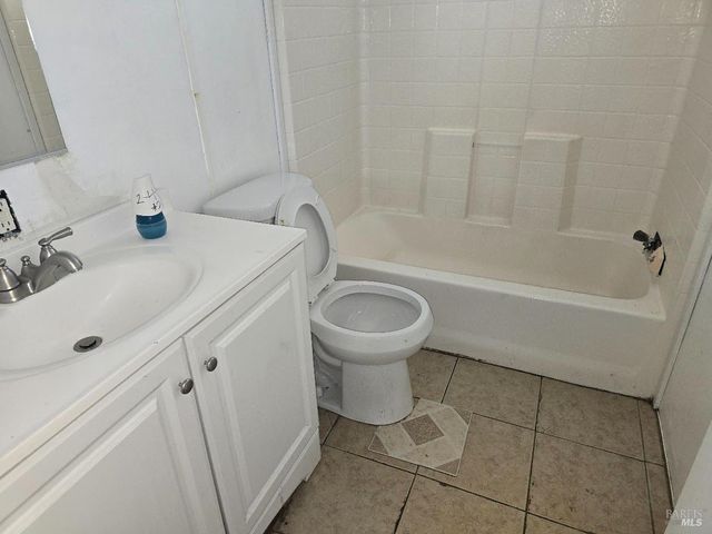 21441 Pineview Dr, Willits, CA 95490