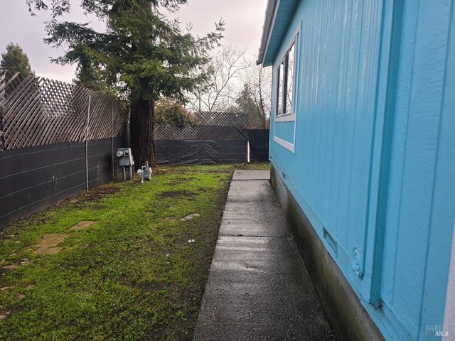 21441 Pineview Dr, Willits, CA 95490