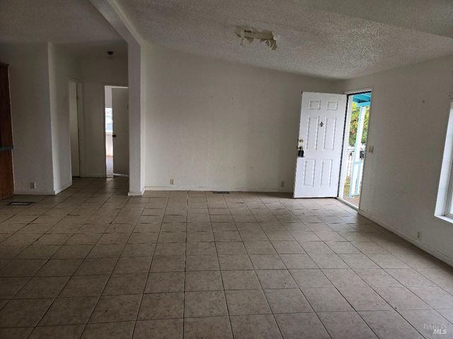 21441 Pineview Dr, Willits, CA 95490