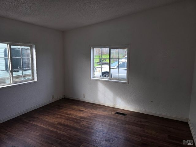 21441 Pineview Dr, Willits, CA 95490