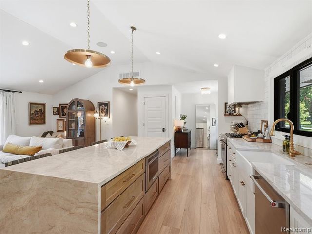 2950 Middlebury Lane, Bloomfield Hills, MI 48301