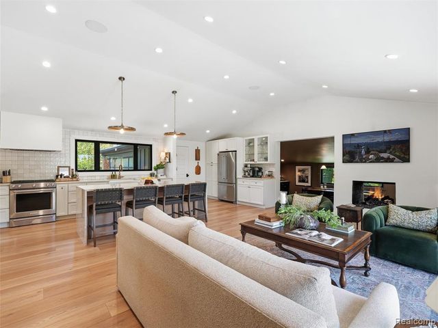 2950 Middlebury Lane, Bloomfield Hills, MI 48301